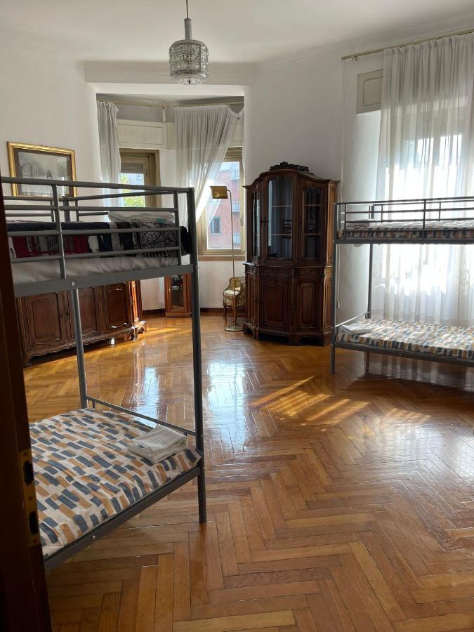 Hostel Corner 32 Milánó Kültér fotó