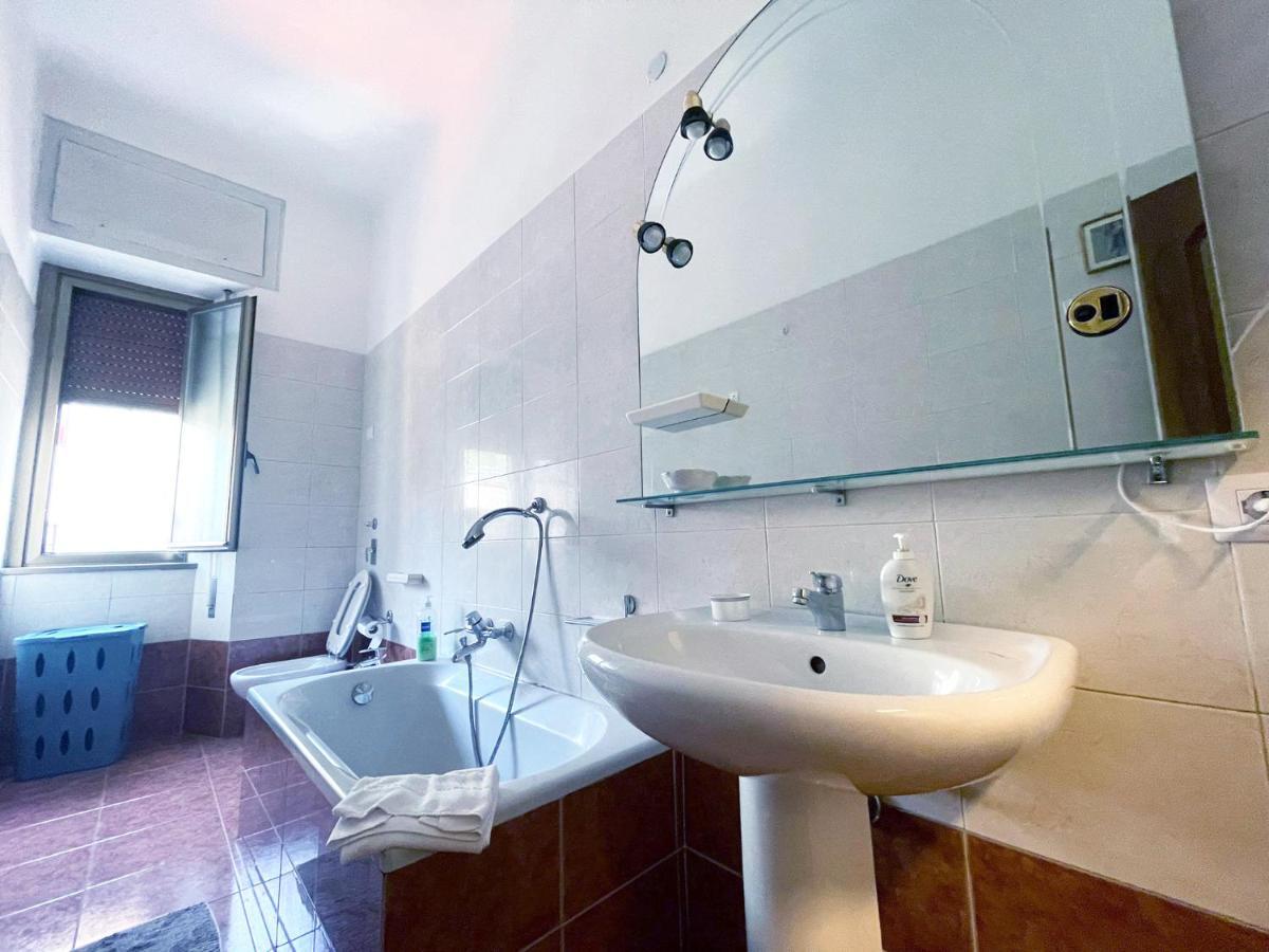 Hostel Corner 32 Milánó Kültér fotó